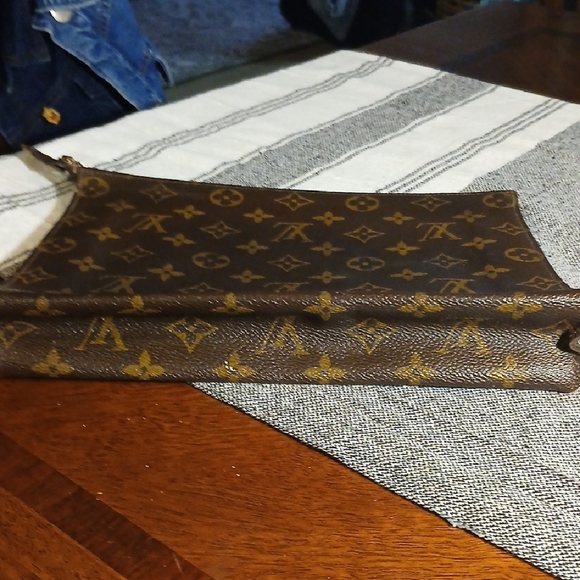 Louis Vuitton Monogram Clutch - Picture 3 of 15